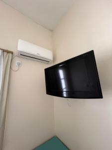 En TV eller et underholdningssystem på Hotel Ibiá