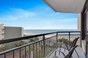 Captivating Coastal Charm - Oceanview Suite! PG 504的阳台或露台