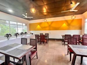 Restoran või mõni muu söögikoht majutusasutuses Munnar Tea Estate Cottage and Resort - Away From City Hustle
