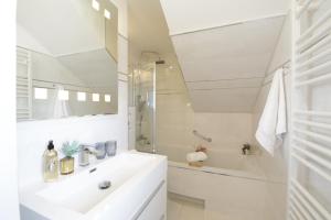 Koupelna v ubytování Luxusapartment mit Balkon Nähe Dortmund + 64 fotografií