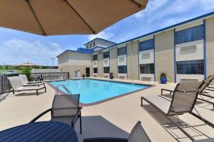 a swimming pool in front of a building at Baymont by Wyndham Ardmore I-35 in Ardmore