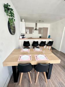 Η κουζίνα ή μικρή κουζίνα στο Cosy 1 - Montbéliard centre 80m2