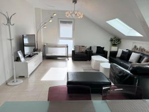 Uma área de estar em Appartement Bes,, Attique neuf avec confort
