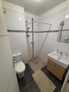 Koupelna v ubytování Votre Havre de Paix à Sainte-Marie Studio Calme et Verdoyant à Louer