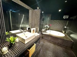 A bathroom at Apartamentos con jacuzzi ALQUILER TEMPORAL