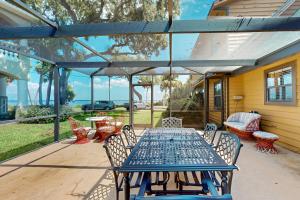 Gallery image of The Manatee Cove - Side B: Studio in Cocoa +15 photos