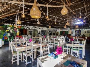 Un restaurant sau alt loc unde se poate mânca la Rosa Maria Zanzibar Resort +74 fotografii