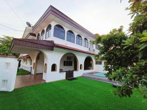 Κήπος έξω από το TF Klebang Private Pool Villa