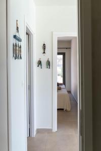 Cama ou camas em um quarto em Deja Blue Villa 1