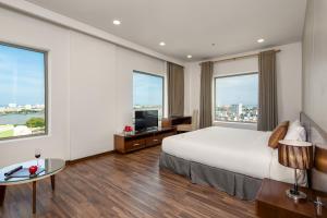 Televisyen dan/atau pusat hiburan di Mitisa Hotel Da Nang - Near Dragon Bridge