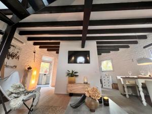 a large living room with a ceiling with beams at Petit Château in Eupen