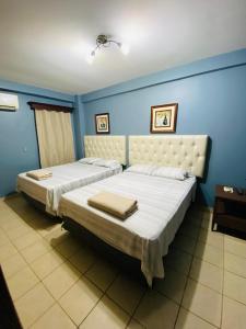 Ein Bett oder Betten in einem Zimmer der Unterkunft Merendon Suite Apartamento