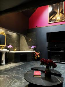 Fotografie z fotogalerie ubytování L'Orchidarium, maison élégante et romantique à Flagy - Loveroom en duplex v destinaci Flagy