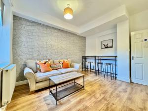 Χώρος καθιστικού στο 4 Bedroom Home All En-Suites with Garden in Doncaster