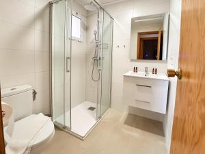 Et badeværelse på MyFlats Calm Beach + 33 billeder