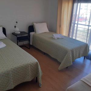 Ένα ή περισσότερα κρεβάτια σε δωμάτιο στο Lisbon room
