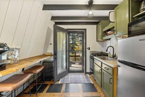 Dapur atau dapur kecil di On Mountain Time