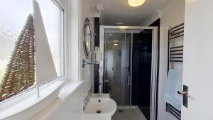 Koupelna v ubytování F71 Elova, Riviere Towans + 15 fotografií