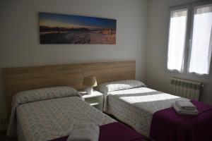 A bed or beds in a room at Piso centro Santander - Parking Gratuito
