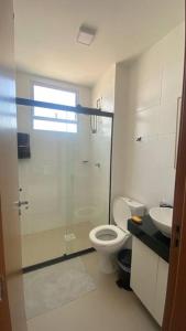 Ένα μπάνιο στο 901 Apto 2 Quartos Ponta de Campina - Cabedelo TAXA DE ENERGIA E LIMPEZA SÃO COBRADAS NO CHECK-IN E CHECK-OUT