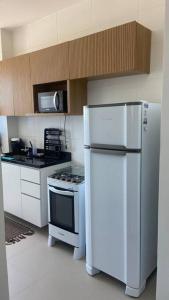 Η κουζίνα ή μικρή κουζίνα στο 901 Apto 2 Quartos Ponta de Campina - Cabedelo TAXA DE ENERGIA E LIMPEZA SÃO COBRADAS NO CHECK-IN E CHECK-OUT