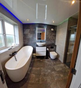 Koupelna v ubytování Cozy Coastal Retreat in Rhuddlan - 5 Bedroom House