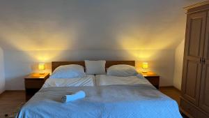 Cama ou camas em um quarto em Starý dom