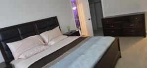 Ένα ή περισσότερα κρεβάτια σε δωμάτιο στο Pearl Properties