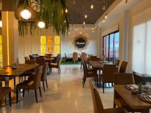 a dining room with wooden tables and chairs at Gorgeous 3-Bedroom Penthouse with Expansive Terrace in Casares Costa in Buenas Noches