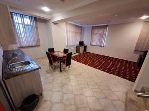Kuchyň nebo kuchyňský kout v ubytování Arena Hotel Khachmaz