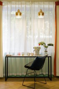 a table and a chair in front of a window at Chengdu city center Tianfu Square Kuanzhai Alley People's Park subway post-modern design 85 square meters 2 bedrooms 1 living room design B&B HD cinema family suite in Chengdu
