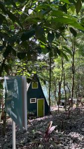 Taman di luar Refúgio Iguassu chalé com tranquilidade entre o Rio Iguaçu e o Parque Nacional