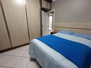 Postel nebo postele na pokoji v ubytování Apto central e pertinho do mar, melhor localização