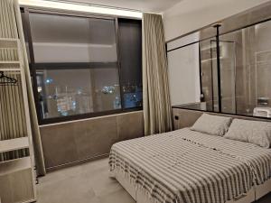 a bedroom with a bed and a large window at Rooftop one room غرفه نوم فقط in Amman