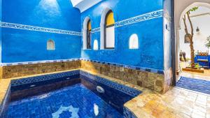 una camera blu con piscina in una casa di Riad ABBASSIA Marrakech Premiere - Authentic Medina Experience a Marrakech Altre 169 foto