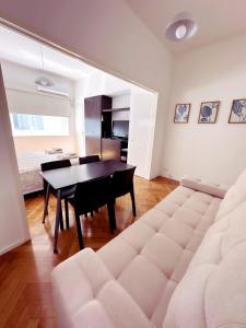 a living room with a table and a couch at Amplio monoambiente en Microcentro in Buenos Aires +6 photos