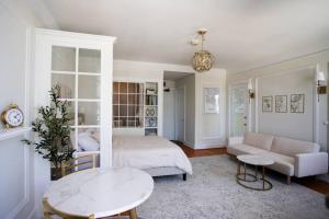 a bedroom with a bed and a table and a couch at Chambre de Bonne in Downtown Long Beach in Long Beach