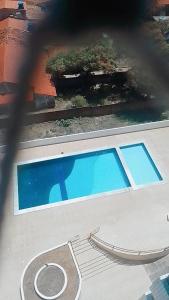 Bazén v ubytování Flat em Sao Jose da Coroa Grande nebo v jeho okolí