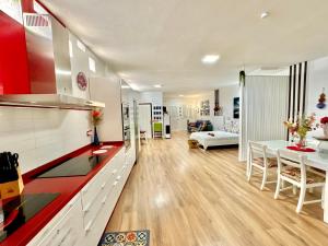Η κουζίνα ή μικρή κουζίνα στο Black Sand Loft