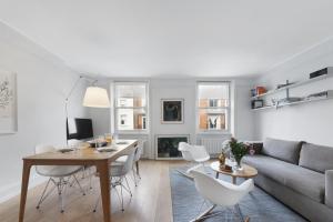 a living room with a table and a couch at Crawford Street Apartment By Morethanstays in London +11 photos