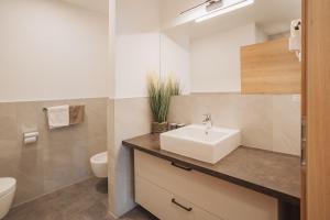 Koupelna v ubytování Residence Karpoforus + 30 fotografií