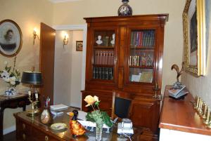 a room with a desk and a large wooden hutch at Hostellerie de la Motte jean in Saint-Coulomb