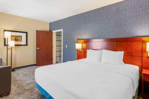 Voodi või voodid majutusasutuse Best Western Plus Provo University Inn toas