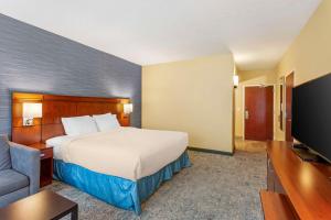 TV a/nebo společenská místnost v ubytování Best Western Plus Provo University Inn