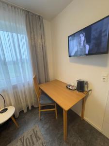 TV a/nebo společenská místnost v ubytování Hotel Hildesheimer Hof