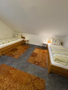 Postel nebo postele na pokoji v ubytování Hotel Hildesheimer Hof