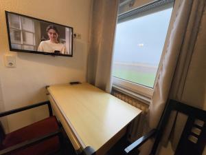 TV a/nebo společenská místnost v ubytování Hotel Hildesheimer Hof