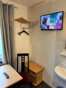 TV a/nebo společenská místnost v ubytování Hotel Hildesheimer Hof