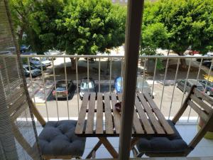 Balkón alebo terasa v ubytovaní Habitaciones en Apartamento compartido DELICIAS ROOM Cerca del Mar, Aeropuerto, Ave y Metro