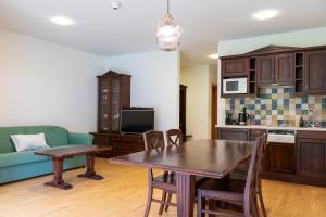 Kuchyňa alebo kuchynka v ubytovaní International House Sölden Apartment mit Terrasse ZW 9